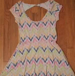 AE zigzag open back top